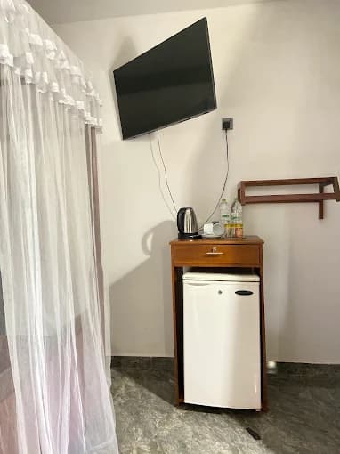 Mini fridge, kettle and television in the Hidden Heaven room
